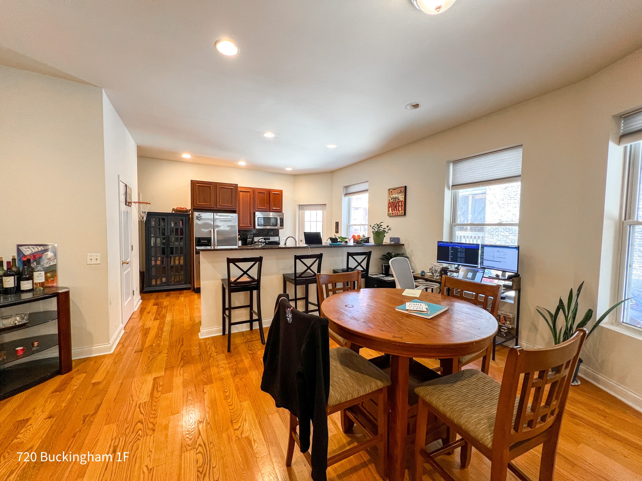 718-20 W Buckingham Pl 718-20 W Buckingham Pl., Chicago, IL 60657 - Leasing by Cross Street